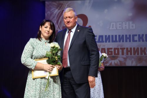 Зәйдә медицина хезмәткәрләрен бүләкләделәр