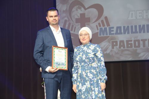 Зәйдә медицина хезмәткәрләрен бүләкләделәр