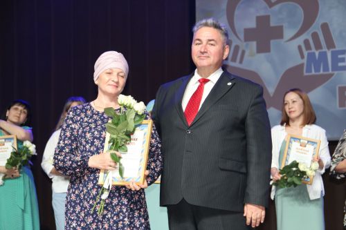 Зәйдә медицина хезмәткәрләрен бүләкләделәр