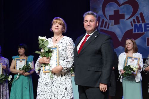 Зәйдә медицина хезмәткәрләрен бүләкләделәр