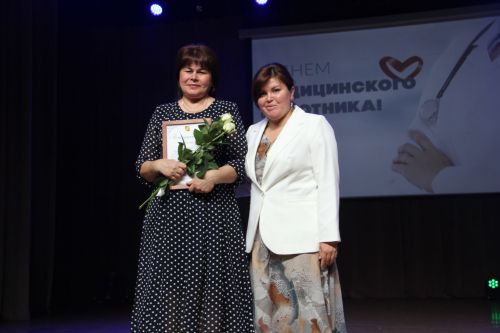 Зәйдә медицина хезмәткәрләрен бүләкләделәр