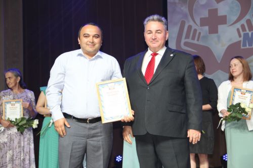 Зәйдә медицина хезмәткәрләрен бүләкләделәр