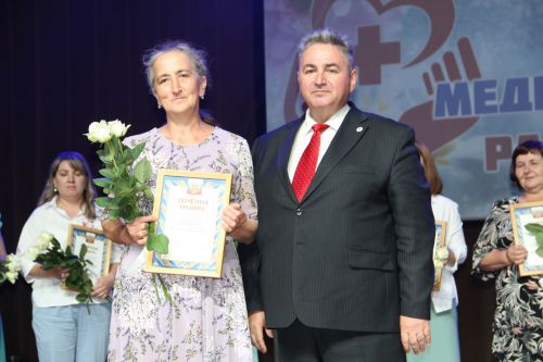 Зәйдә медицина хезмәткәрләрен бүләкләделәр