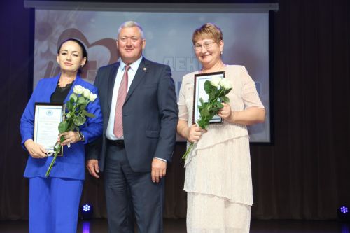 Зәйдә медицина хезмәткәрләрен бүләкләделәр