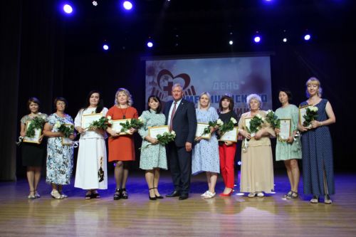 Зәйдә медицина хезмәткәрләрен бүләкләделәр