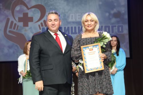 Зәйдә медицина хезмәткәрләрен бүләкләделәр