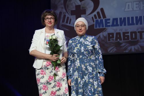 Зәйдә медицина хезмәткәрләрен бүләкләделәр