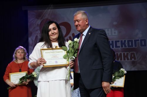 Зәйдә медицина хезмәткәрләрен бүләкләделәр