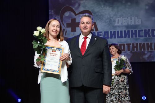 Зәйдә медицина хезмәткәрләрен бүләкләделәр