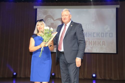 Зәйдә медицина хезмәткәрләрен бүләкләделәр