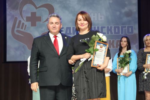 Зәйдә медицина хезмәткәрләрен бүләкләделәр