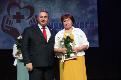 Зәйдә медицина хезмәткәрләрен бүләкләделәр
