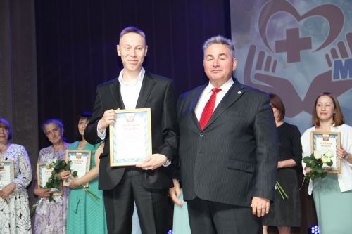 Зәйдә медицина хезмәткәрләрен бүләкләделәр