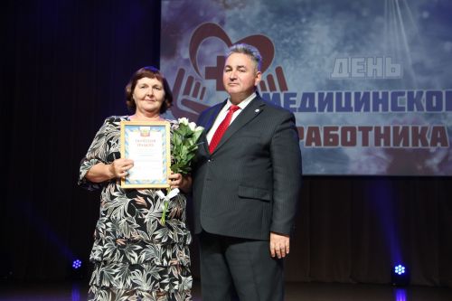 Зәйдә медицина хезмәткәрләрен бүләкләделәр