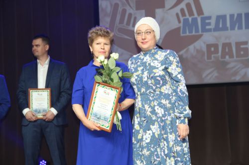 Зәйдә медицина хезмәткәрләрен бүләкләделәр