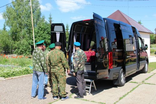 В Заинском храме проводится отпевание военнослужащего Михаила Музыченко