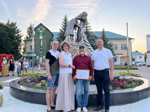 Скульптура заинского скульптора Фазыла Шиапова украсила сквер в Муслюмовском районе Татарстана
