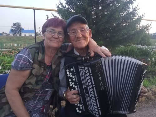 Югары Мәлемдә капка төбендә кич утыралар