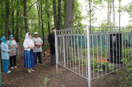 Заинцы почтили память татарского писателя Суббуха Рафикова