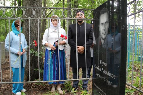 Заинцы почтили память татарского писателя Суббуха Рафикова
