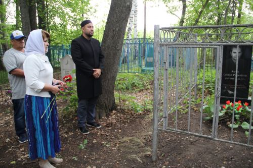 Заинцы почтили память татарского писателя Суббуха Рафикова