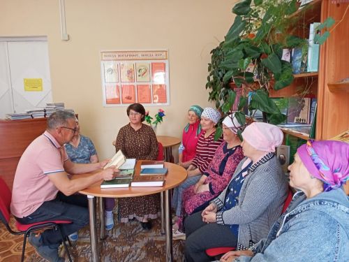 Югары Мәлемдә бердәм фольклор көнендә авылның җор телле апаларын искә алдылар