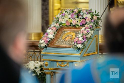 Православные христиане празднуют день Казанской иконы Божией Матери