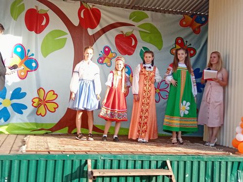 Зәй районының бер авылында алмалы бәйрәм узды