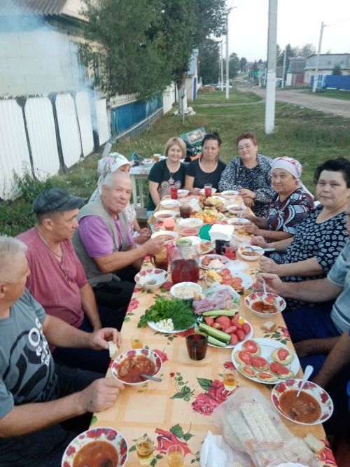 Югарышепкәлеләр кич утырды