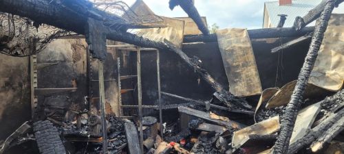 В результате пожара жители села Кадырово разом лишились дома, бани и гаража