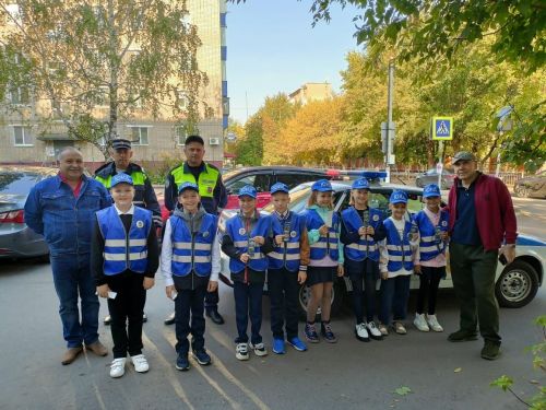 Юные инспекторы движения школы №2 помогли инспекторам ГИБДД