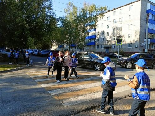 Юные инспекторы движения школы №2 помогли инспекторам ГИБДД