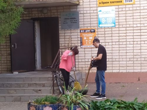 Жители Заинского района готовятся к зиме, убирая желтую листву