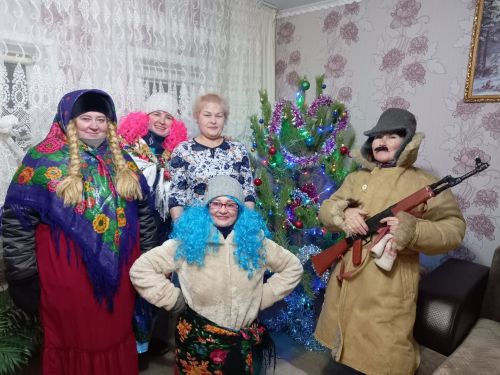 С веселыми шутками и прибаутками колядовали в заинском селе