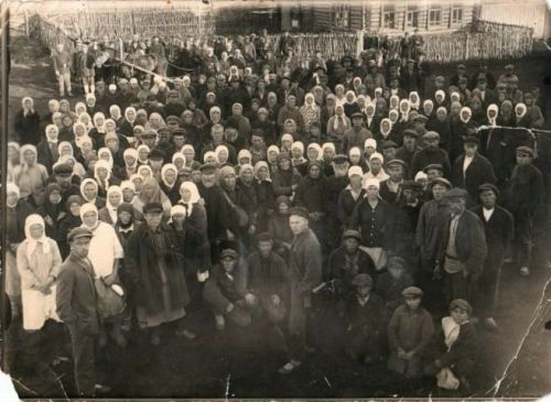 У кого шапка, тот и главный, у того и власть