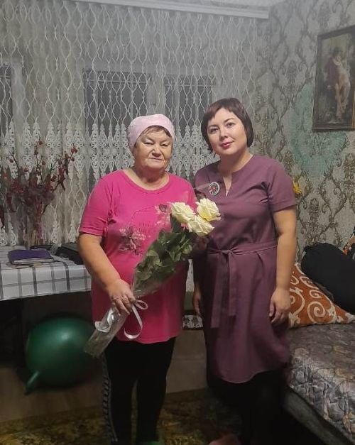 В Заинске поздравили маму солдата Ирину Скобелеву