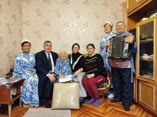 Ветеран тыла и труда из Заинска отметила 95-летний юбилей