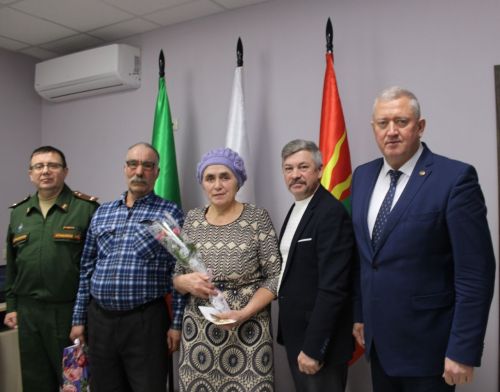 Зәйнең батыр егетенең медале әти-әнисенә тапшырылды