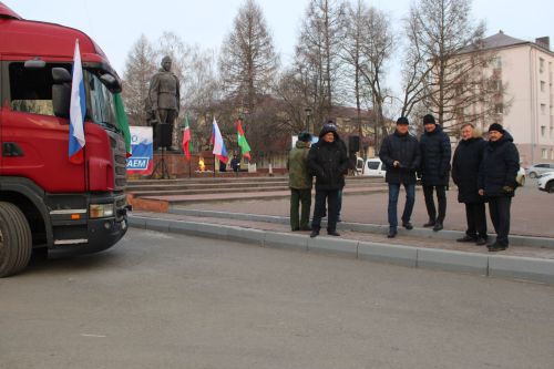 Зәйдән хәрбиләргә көнкүреш кирәк-яраклары, машиналар җибәрелде