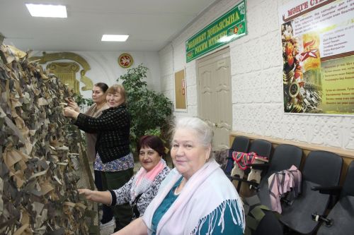 Дүрт-Мунчада өч авыл халкы җыелышып маскировка челтәрләре үрәләр