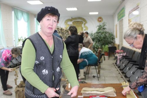 Дүрт-Мунчада өч авыл халкы җыелышып маскировка челтәрләре үрәләр