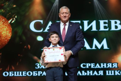 Зәйдә иң-иңнәр чыршы бәйрәме
