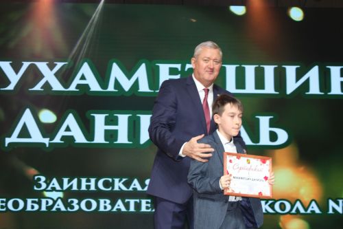 Зәйдә иң-иңнәр чыршы бәйрәме