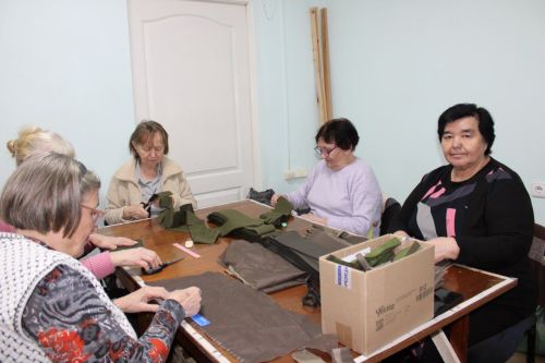 В Заинске поздравили волонтеров, плетущих маскировочные сети