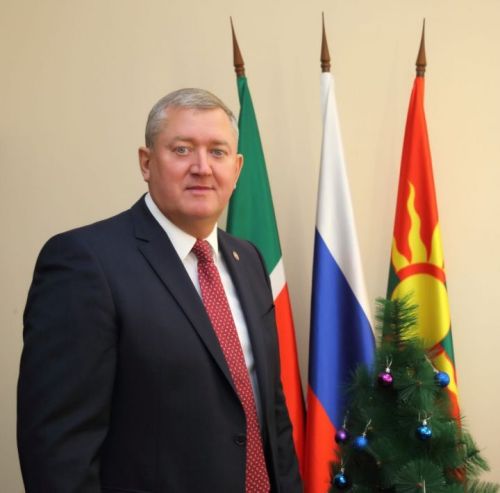 Район башлыгы зәйлеләрне Яңа ел белән тәбрикли