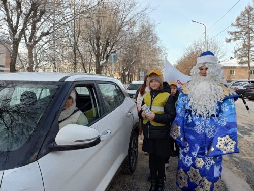 Зәйдә «Полицейский Кыш бабай » юл хәрәкәтен кайгырта