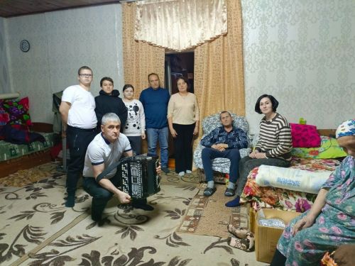 Мөмкинлеге чикле авылдашларының хәлен белделәр