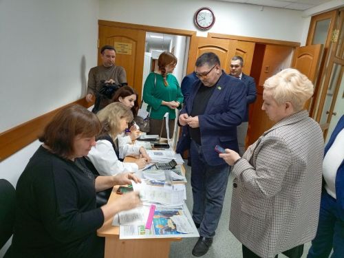 Зәйдә депутатлар, җитәкчеләр «Подписка бүләк ит!» акциясендә катнашты