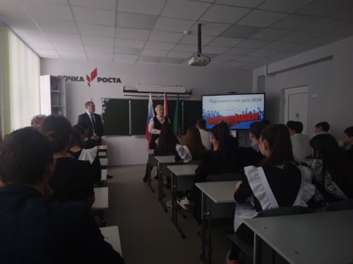 Зәй яшьләре мәктәптә парламент сәгате уздыруда катнаштылар