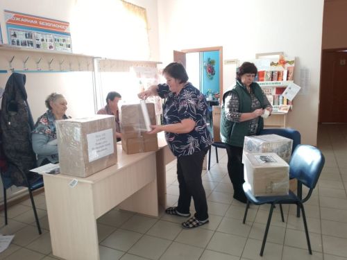 Иске Тәкмәк халкы хәрбиләргә гуманитар ярдәм җыйды